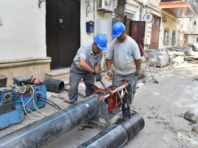 Daha bir küçədə içməli su və kanalizasiya xətləri yenilənir - VİDEO