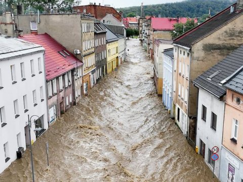 Polşada daşqınlar nəticəsində azı 9 nəfər ölüb