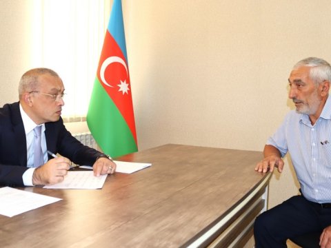Zaur Mikayılov Xızıda vətəndaşları qəbul edib