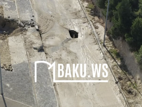 Su borusu partladı, yol çökdü - Video