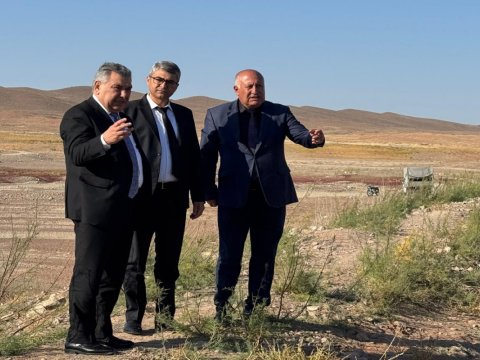 Agentliyin əməkdaşları balıqların kütləvi öldüyü su anbarında olublar