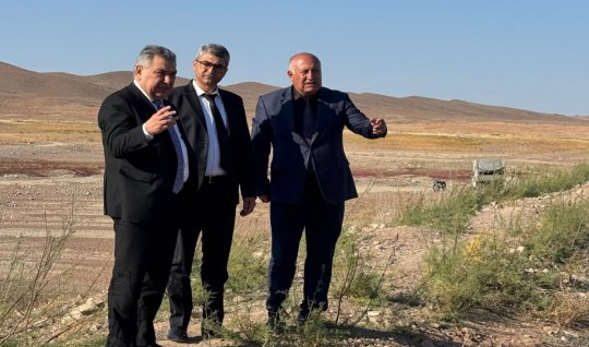 Agentliyin əməkdaşları balıqların kütləvi öldüyü su anbarında olublar
