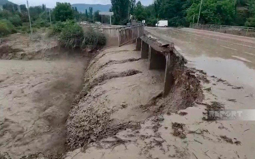 Qubada Rustov kəndini su basdı - FOTO